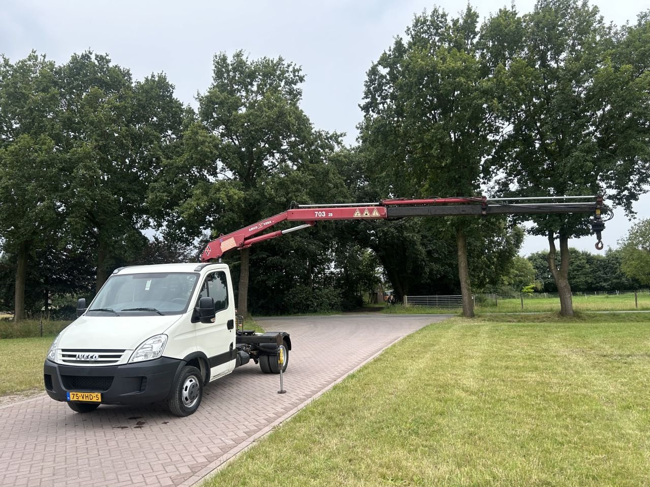 PKW-Anhänger van het type Sonstige be trekker Iveco Daily 40C15 7.5 ton met kraan, Gebrauchtmaschine in Putten (Foto 4)