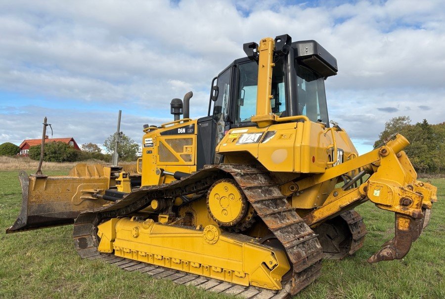 Planierraupe des Typs CAT D6N, Gebrauchtmaschine in Dressen (Bild 3)