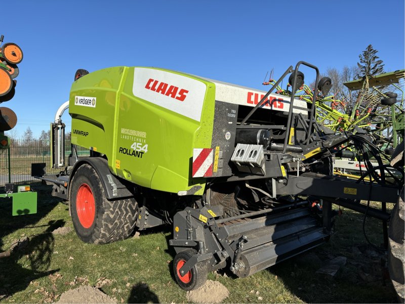 Press-/Wickelkombination des Typs CLAAS Press- Wickelkombi 454 Uniwrap, Gebrauchtmaschine in Bützow (Bild 1)