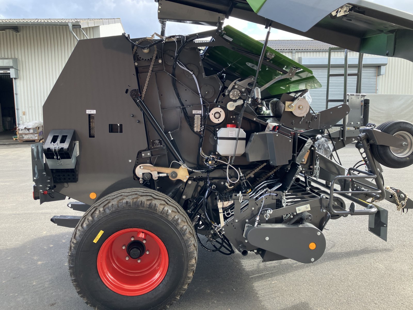 Press-/Wickelkombination Türe ait Fendt Rotana 130 F Xtra - 17 Messer, Neumaschine içinde Amöneburg-Roßdorf (resim 8)