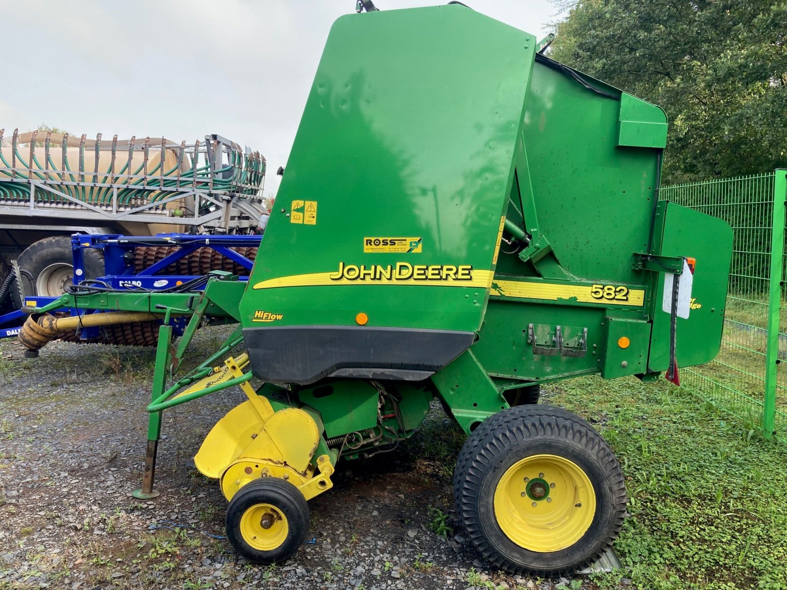 Press-/Wickelkombination typu John Deere 582 Rundballenpresse, Gebrauchtmaschine w Petersberg (Zdjęcie 2)