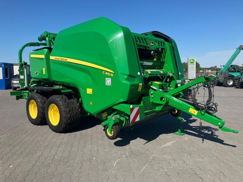 Press-/Wickelkombination of the type John Deere C 451R, Neumaschine in Mrągowo (Picture 1)