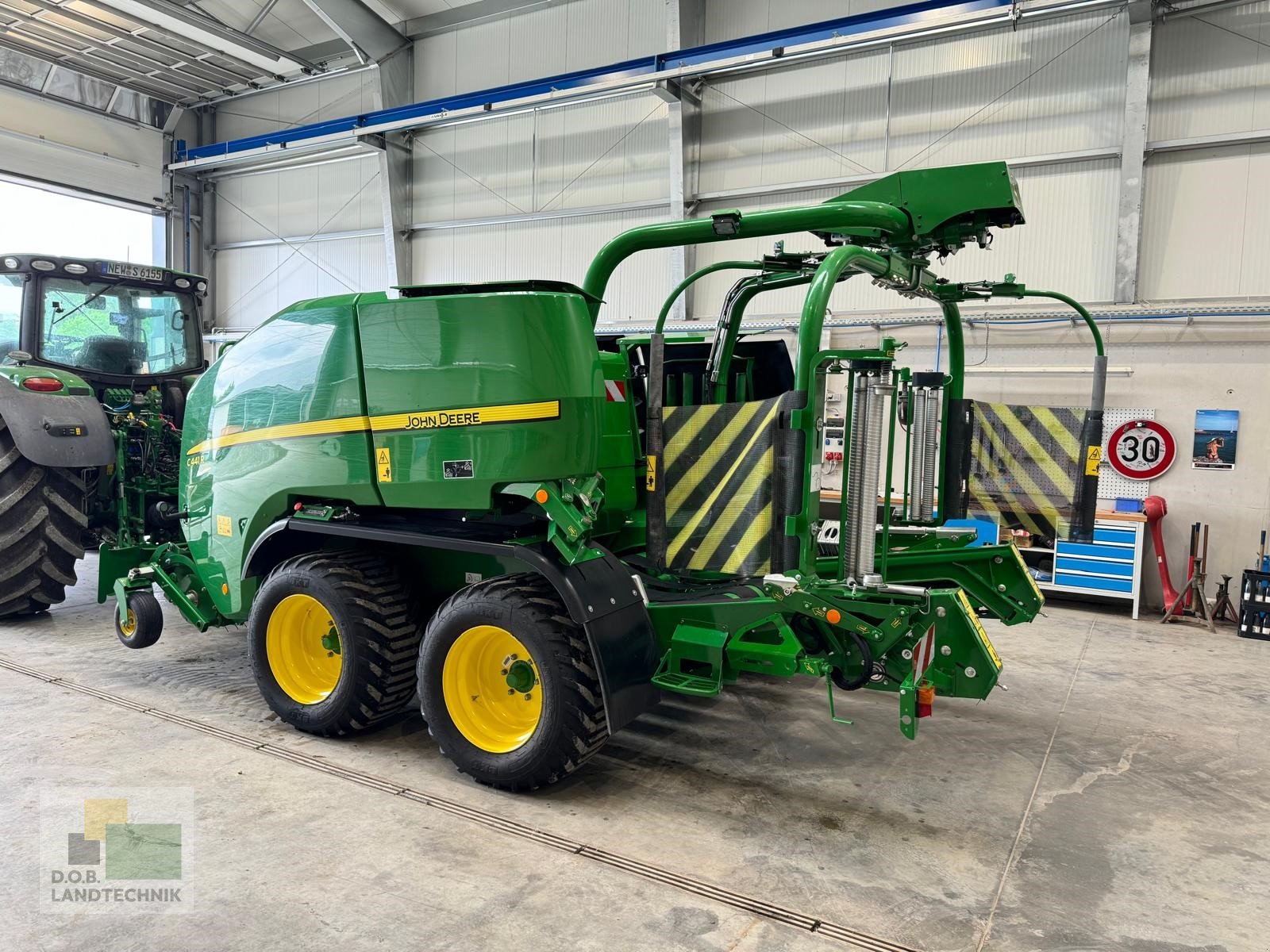 Press-/Wickelkombination des Typs John Deere C441 R, Gebrauchtmaschine in Lauterhofen (Bild 2)