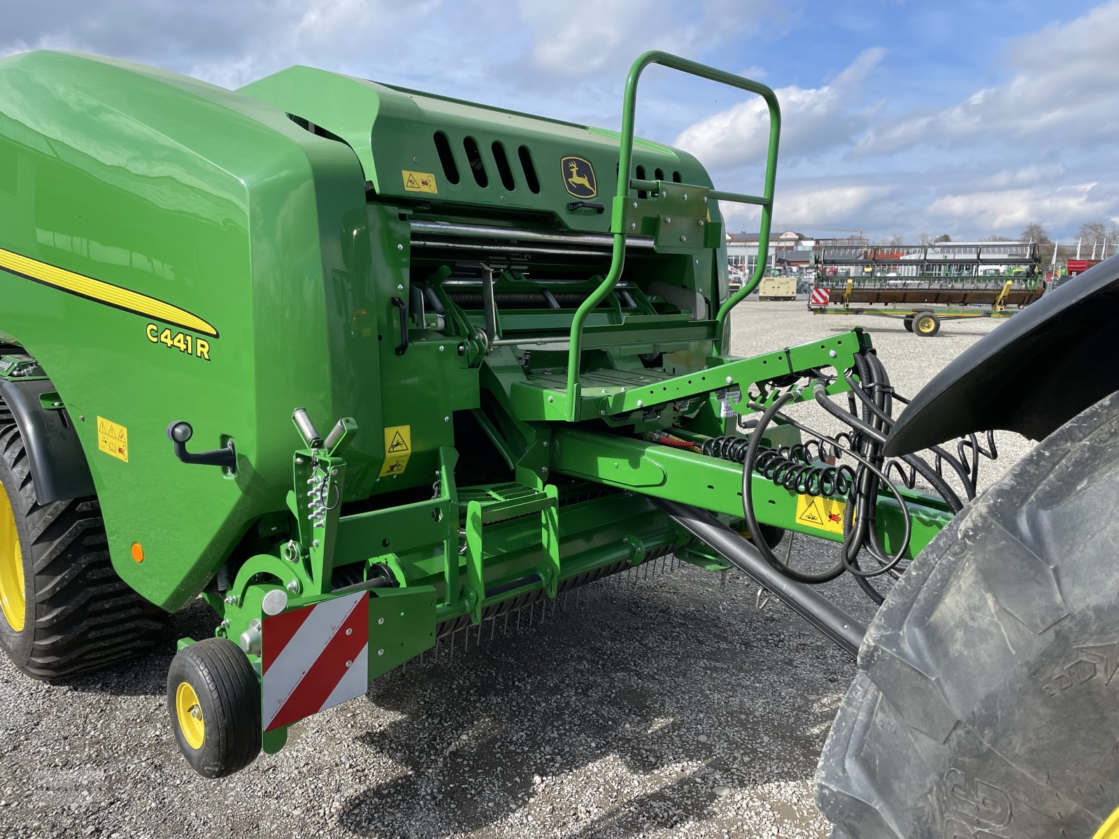 Press-/Wickelkombination of the type John Deere C441 R, Neumaschine in Eggenfelden (Picture 7)