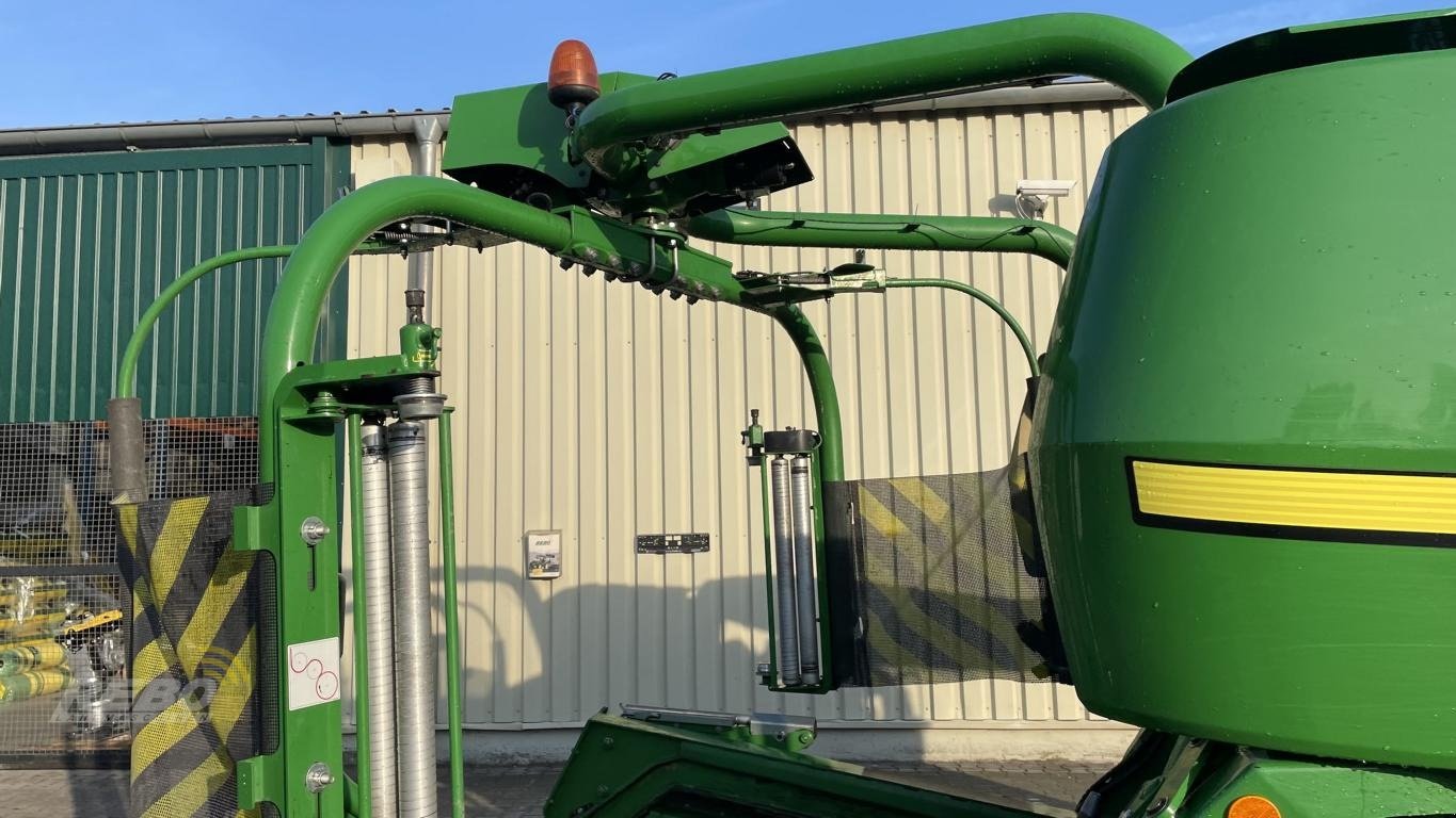 Press-/Wickelkombination Türe ait John Deere C441R, Gebrauchtmaschine içinde Aurich (resim 28)