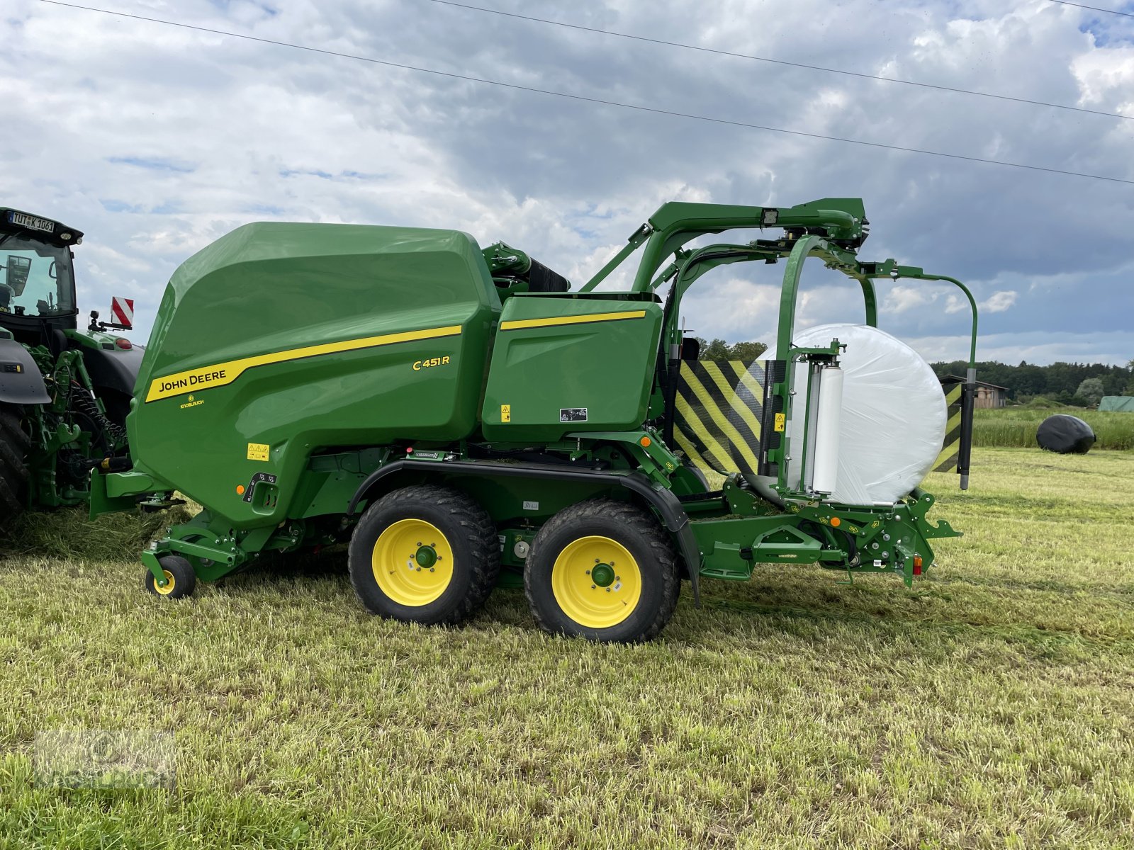 Press-/Wickelkombination of the type John Deere C451R MaxiCut, Neumaschine in Immendingen (Picture 3)