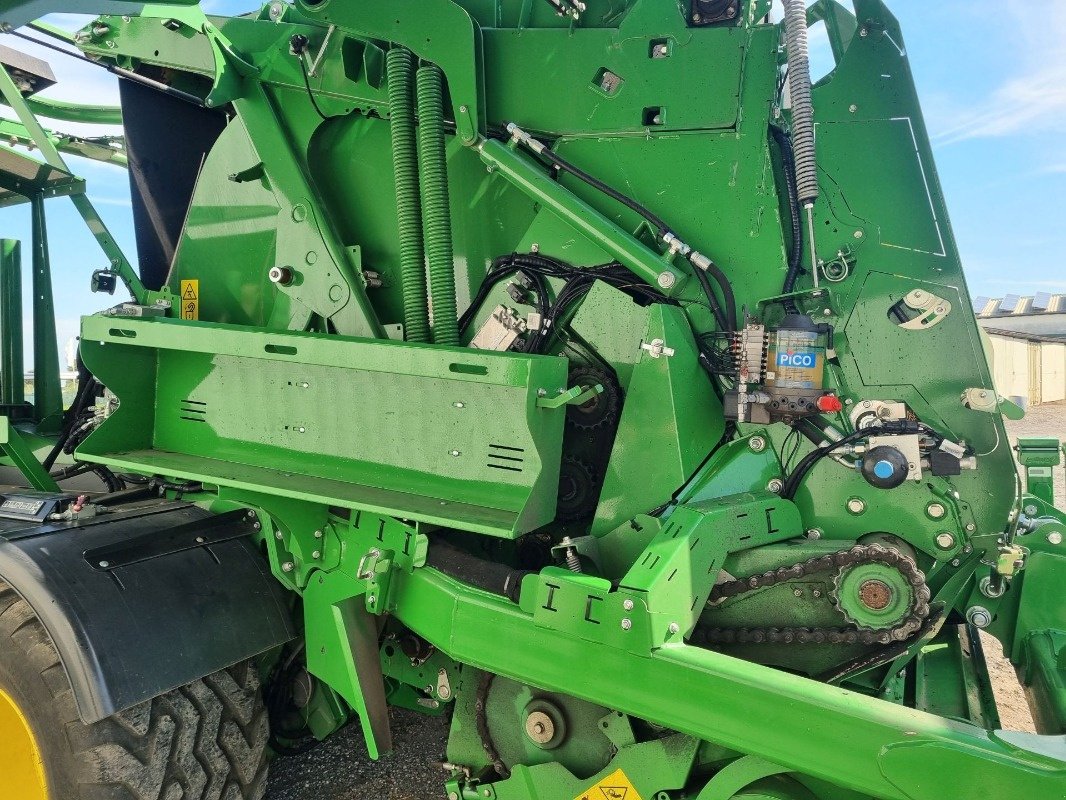 Press-/Wickelkombination van het type John Deere C461R MaxiCut HC 25 (MY19), Gebrauchtmaschine in Neubrandenburg (Foto 9)