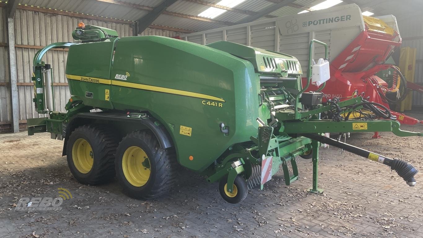 Press-/Wickelkombination of the type John Deere FESTKAMMER-KOMBIPRESSE C441R, Neumaschine in Aurich (Picture 2)