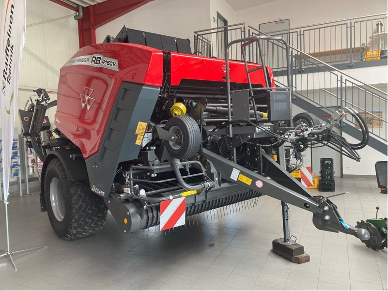 Press-/Wickelkombination Türe ait Massey Ferguson 4160 V Protec 25 Messer, Neumaschine içinde Voitze (resim 1)