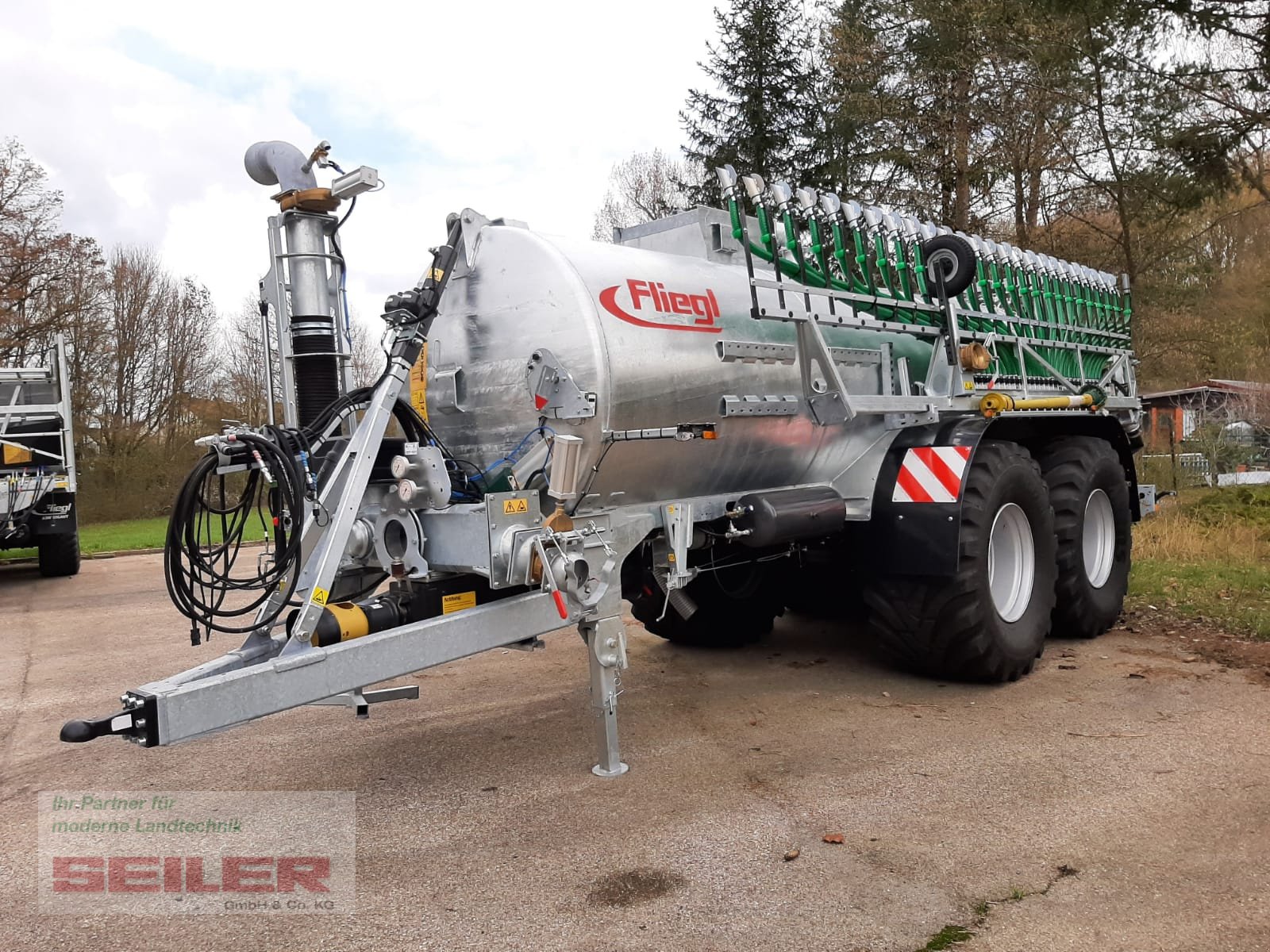 Pumpfass des Typs Fliegl PFW 14000 Maxx Line Plus 14m³ + Skate 150 15m, Neumaschine in Ansbach (Bild 1)