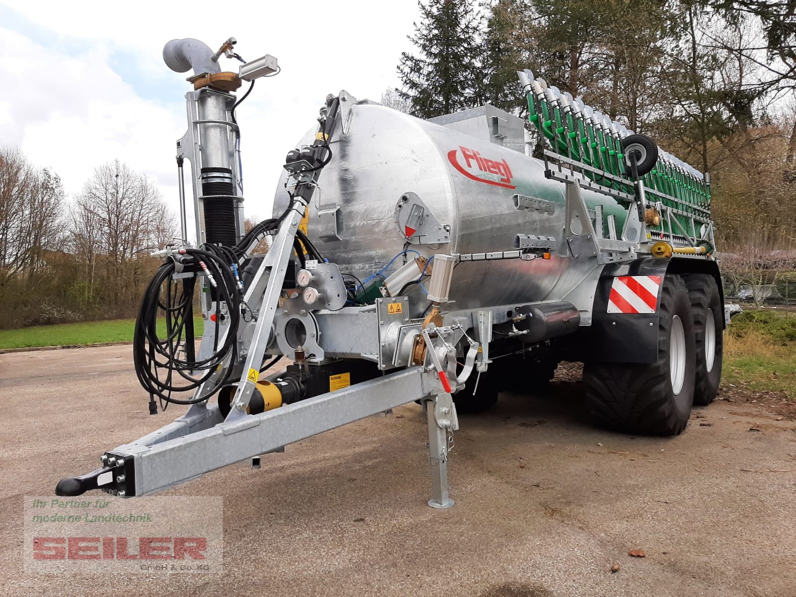 Pumpfass des Typs Fliegl PFW 14000 Maxx Line Plus 14m³ + Skate 150 15m, Neumaschine in Ansbach (Bild 2)