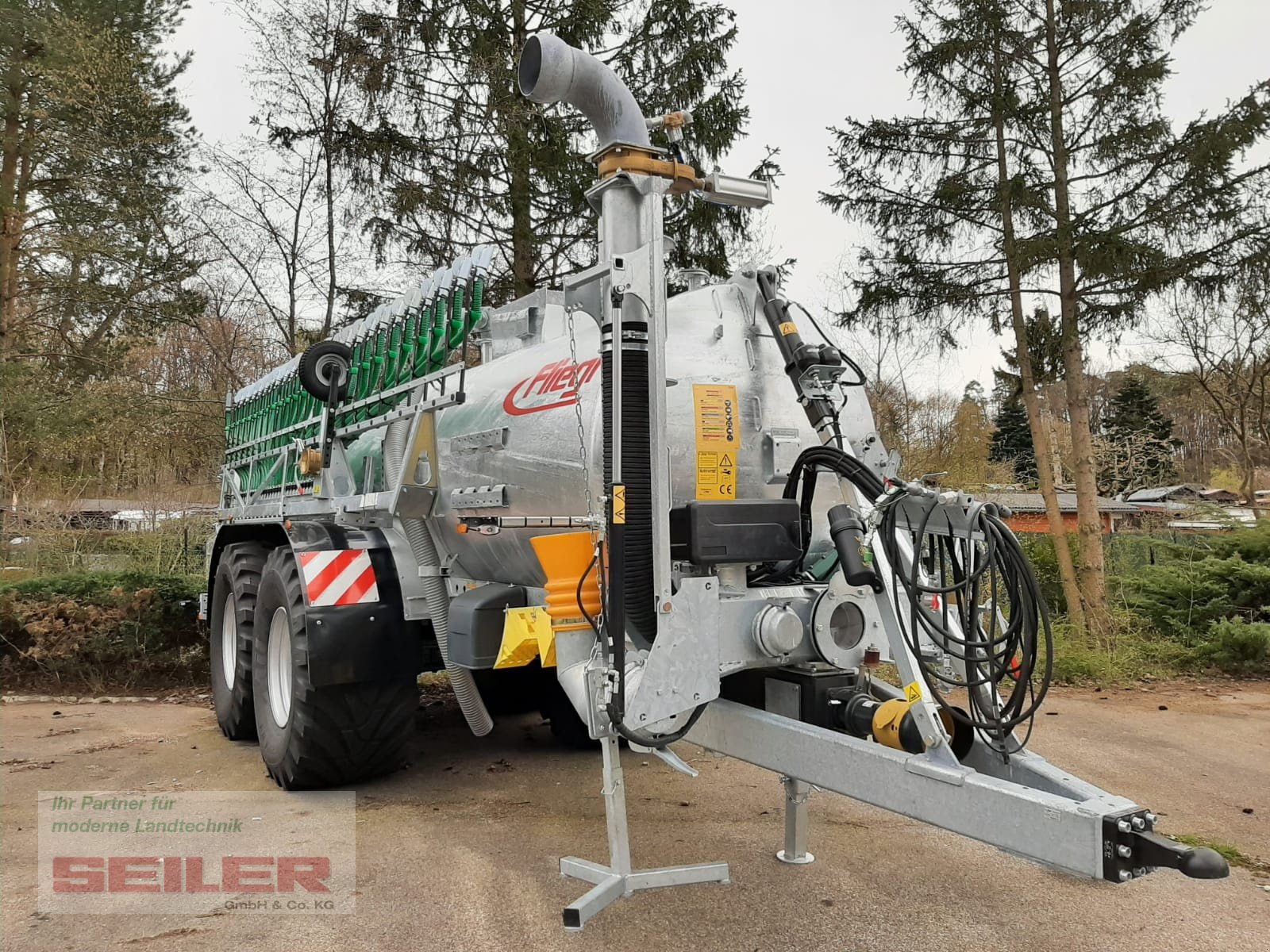 Pumpfass des Typs Fliegl PFW 14000 Maxx Line Plus 14m³ + Skate 150 15m, Neumaschine in Ansbach (Bild 3)