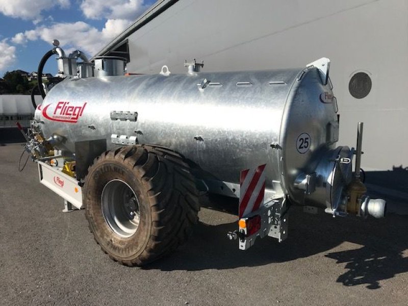 Pumpfass of the type Fliegl Vakuumfass 6200l Jumbo Line Güllefass, Neumaschine in Tamsweg (Picture 13)