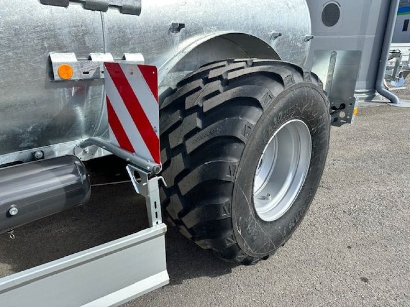 Pumpfass of the type Fliegl Vakuumfass 7500l Jumbo Line Güllefass, Neumaschine in Tamsweg (Picture 16)