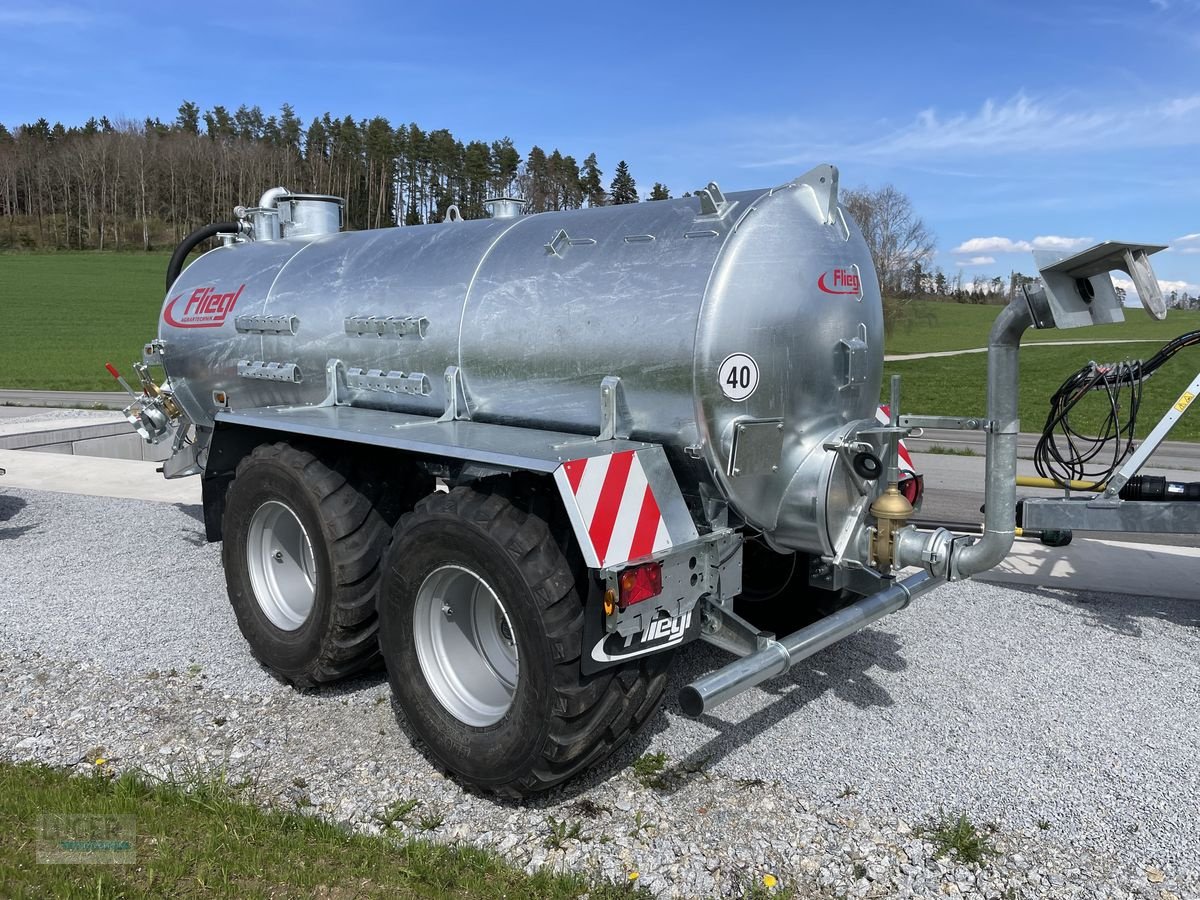 Pumpfass des Typs Fliegl VFW 10600 MaxxLine, Neumaschine in Niederkappel (Bild 4)