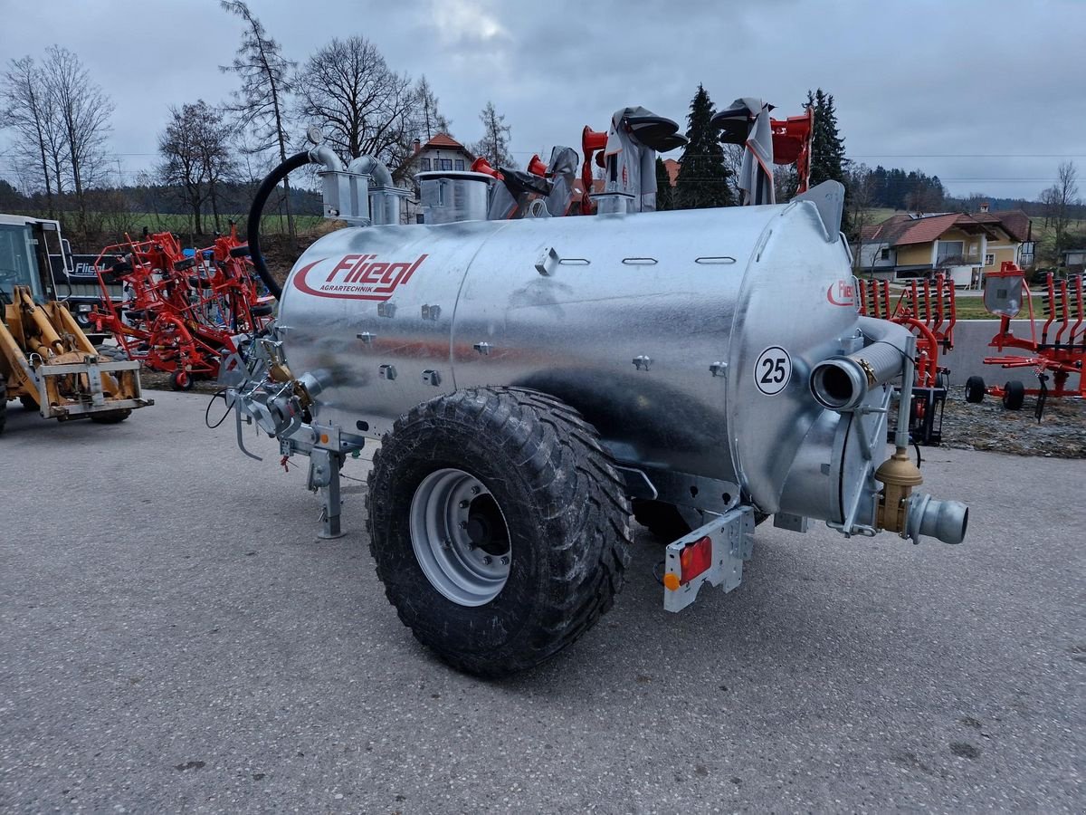 Pumpfass of the type Fliegl VFW 5000 JUMBO Line, Neumaschine in Grünbach (Picture 4)