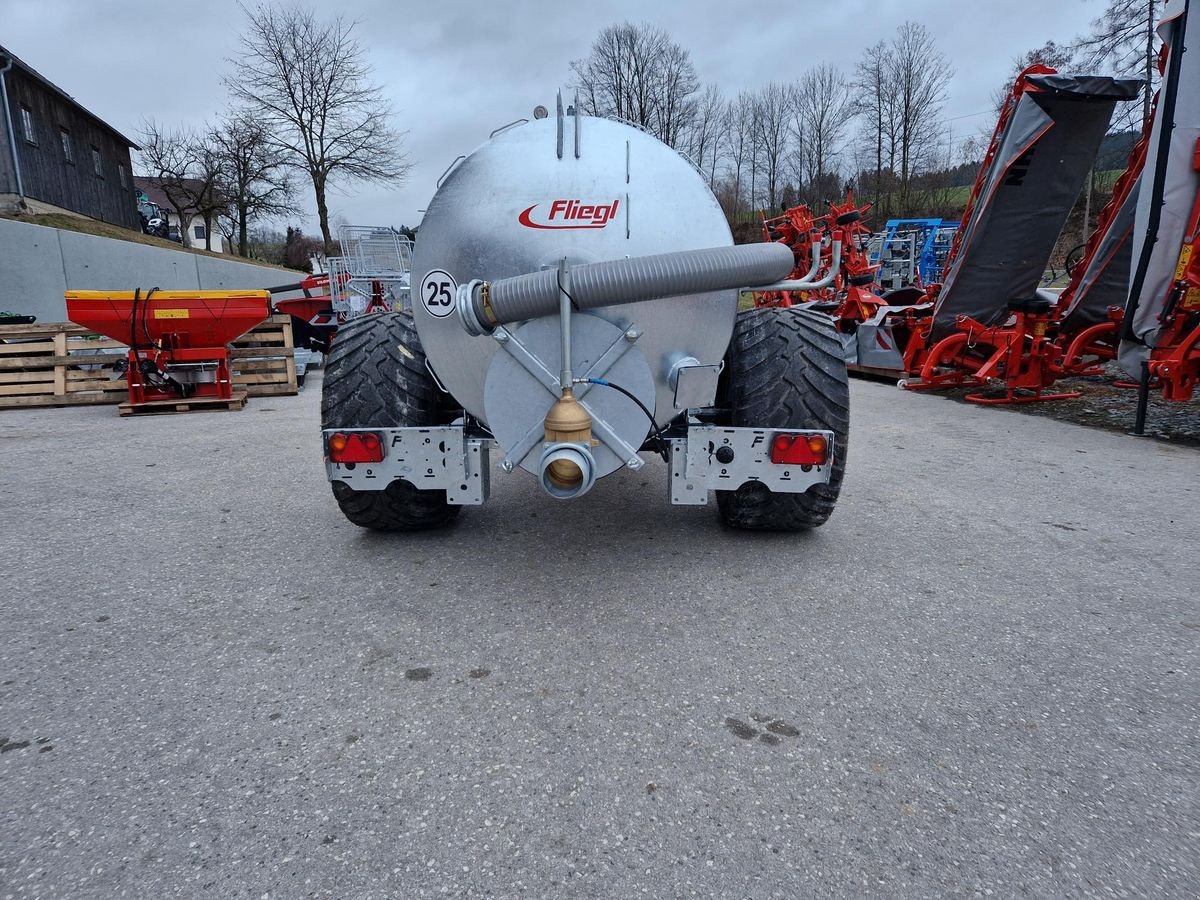 Pumpfass of the type Fliegl VFW 5000 JUMBO Line, Neumaschine in Grünbach (Picture 3)