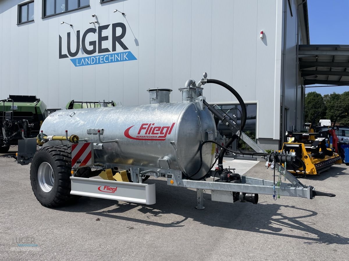 Pumpfass of the type Fliegl VFW 6200 JumboLine, Neumaschine in Niederkappel (Picture 1)