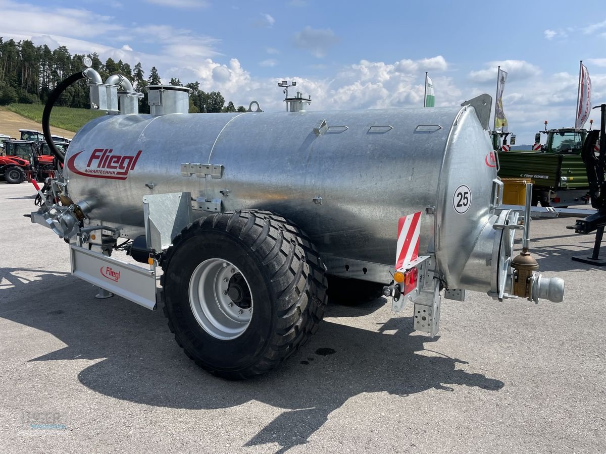 Pumpfass of the type Fliegl VFW 6200 JumboLine, Neumaschine in Niederkappel (Picture 4)