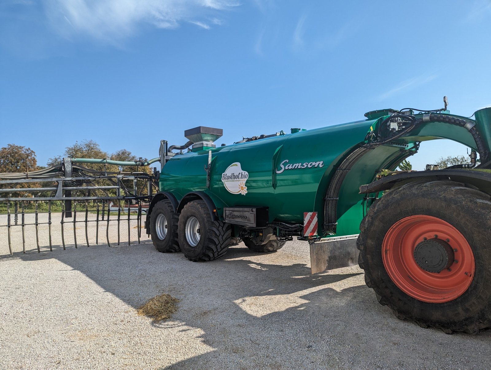 Pumpfass of the type Samson Güllefass Samson SG 23 Schwanenhals Schleppschlauch Claas Xerion, Gebrauchtmaschine in Kelheim (Picture 1)