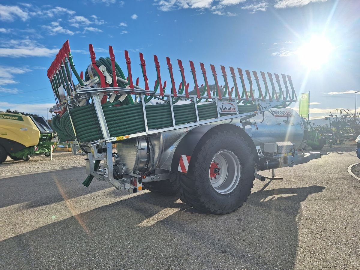 Pumpfass of the type Vakutec VA 8600 P + Schleppschuhverteiler, Neumaschine in Feldkirchen (Picture 3)