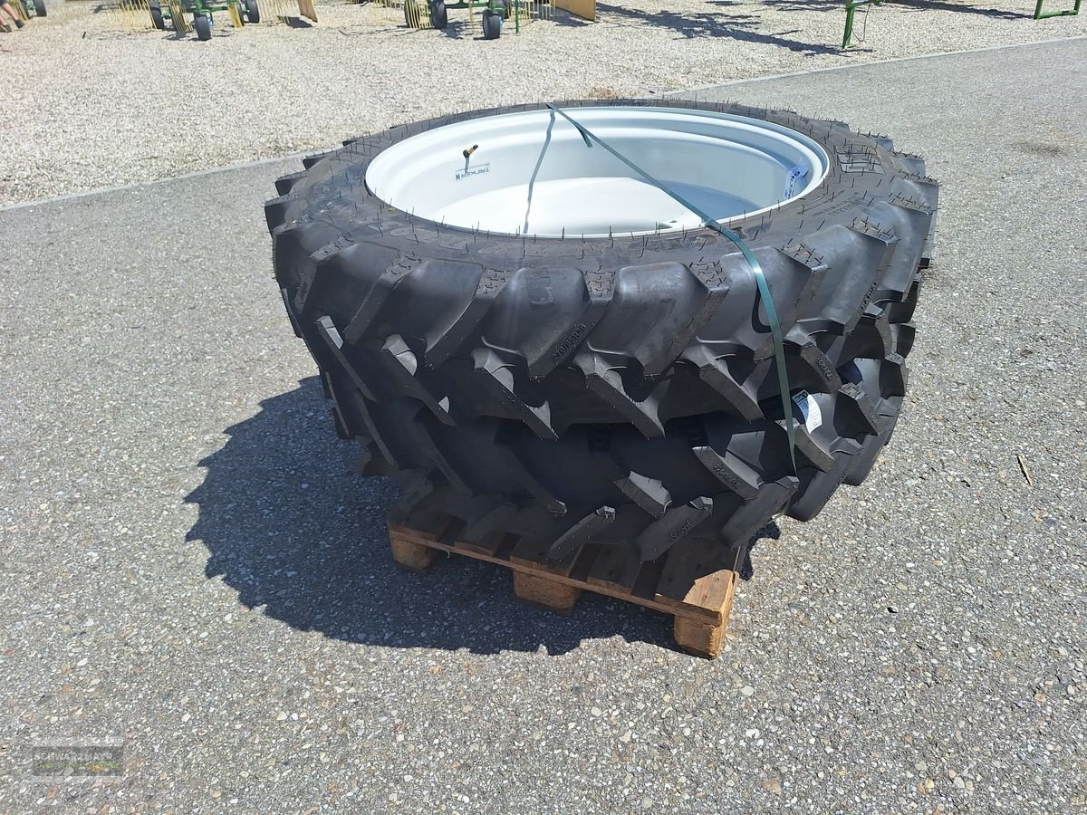 Rad typu BKT 270/95R36 Zwillingsräder, Neumaschine v Gampern (Obrázek 4)