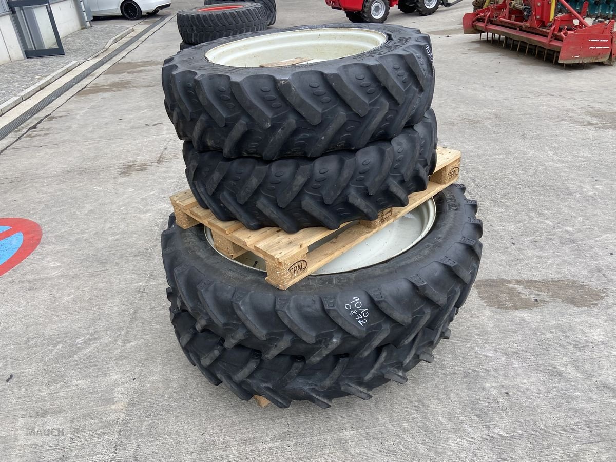 Rad Türe ait BKT 280/85R28 + 300/85R42 zu Steyr 9094, Gebrauchtmaschine içinde Burgkirchen (resim 1)