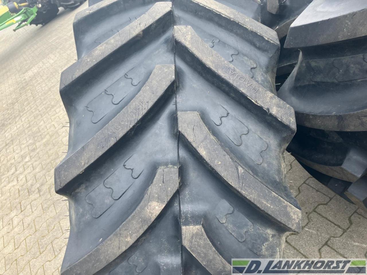 Rad des Typs BKT 2x 480/65R24 99%, Neumaschine in Südlohn (Bild 6)