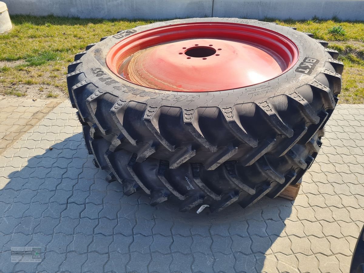 Rad des Typs BKT 340/85R48 & 270/95R36, Gebrauchtmaschine in Gerasdorf (Bild 1)