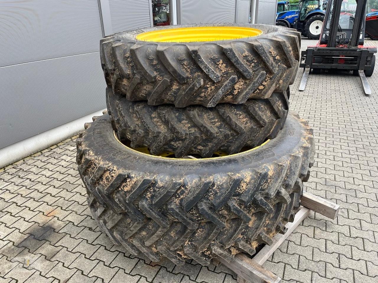 Rad типа BKT 380/95R54 + 380/85R38, Gebrauchtmaschine в Neuhof - Dorfborn (Фотография 2)