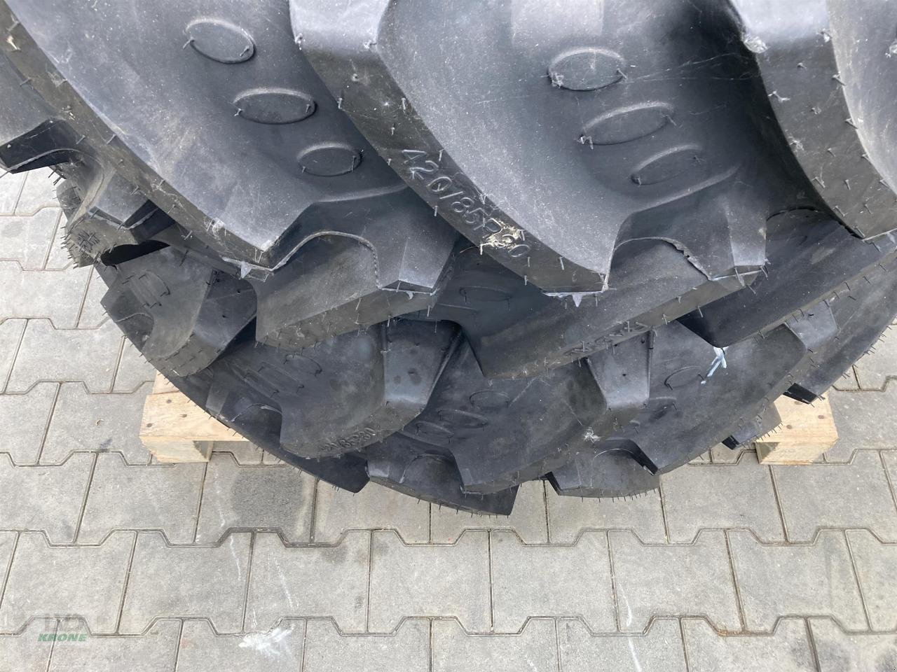 Rad des Typs BKT 420/85R30, Gebrauchtmaschine in Spelle (Bild 3)