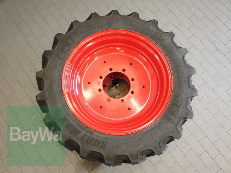 Rad des Typs BKT RÄDER 250/85 R 28, Gebrauchtmaschine in Manching (Bild 5)