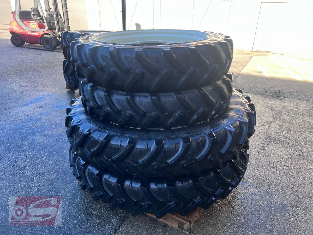 Rad des Typs Continental 270/80R36 und 300/95R46, Gebrauchtmaschine in Offenhausen (Bild 2)