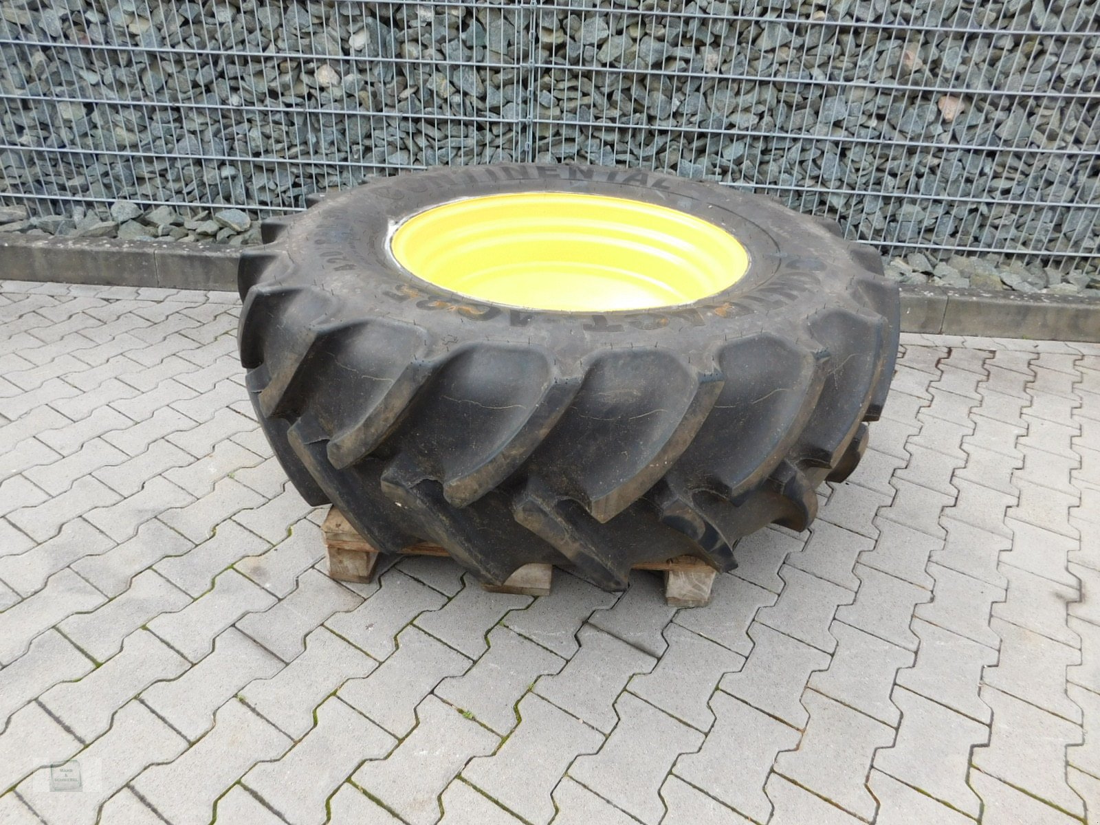 Rad des Typs Continental 420/85R30, Gebrauchtmaschine in Gross-Bieberau (Bild 1)