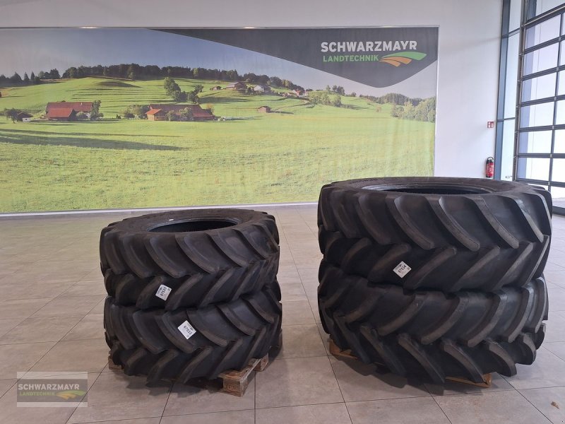 Rad des Typs Firestone 540/65R28, Neumaschine in Gampern