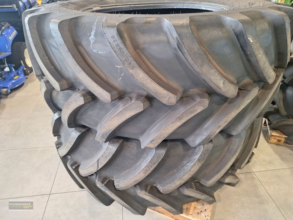 Rad des Typs Firestone 650/65R38, Neumaschine in Gampern (Bild 4)