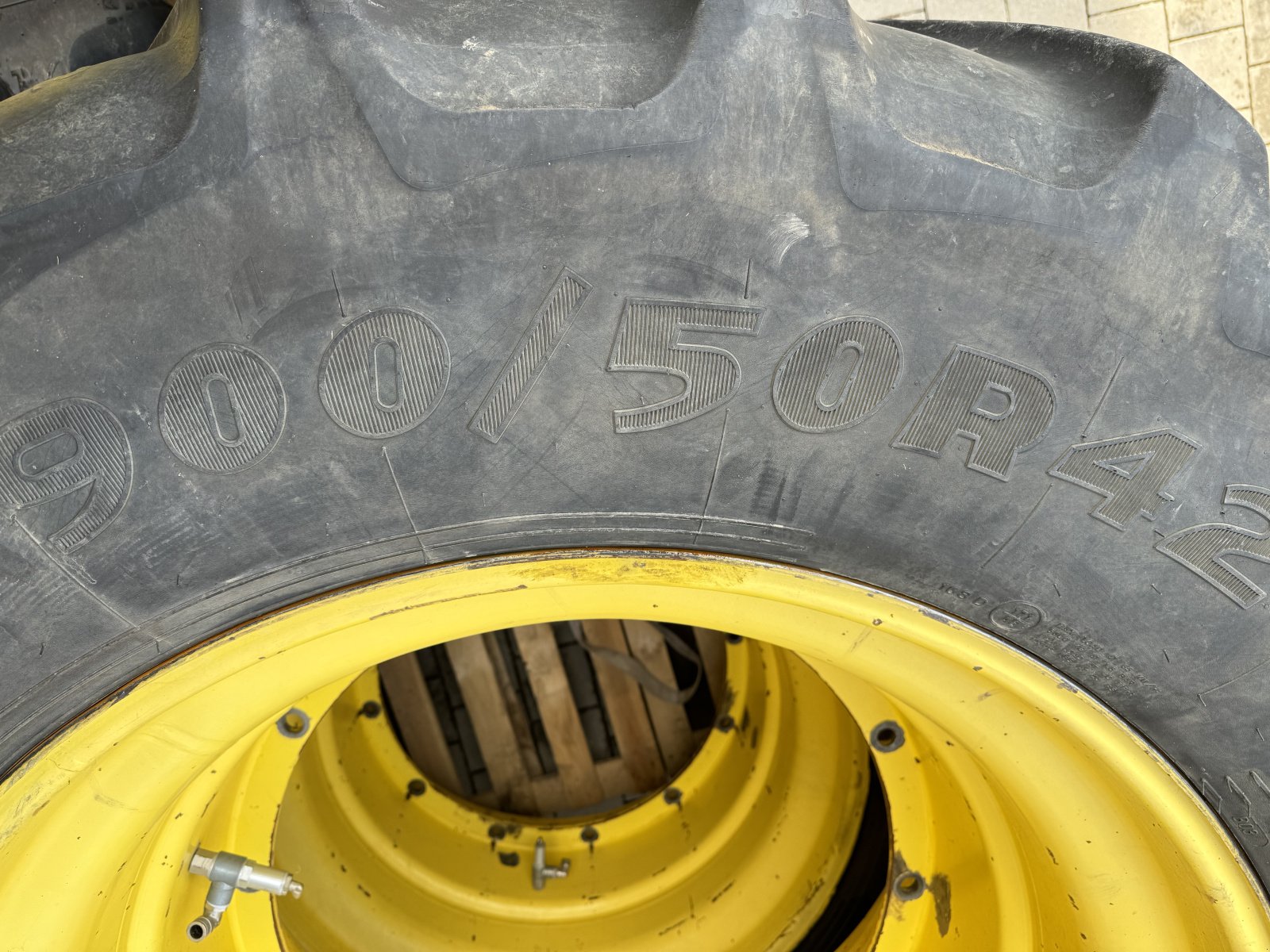 Rad del tipo GoodYear 900/50R42, Gebrauchtmaschine en Esting (Imagen 2)