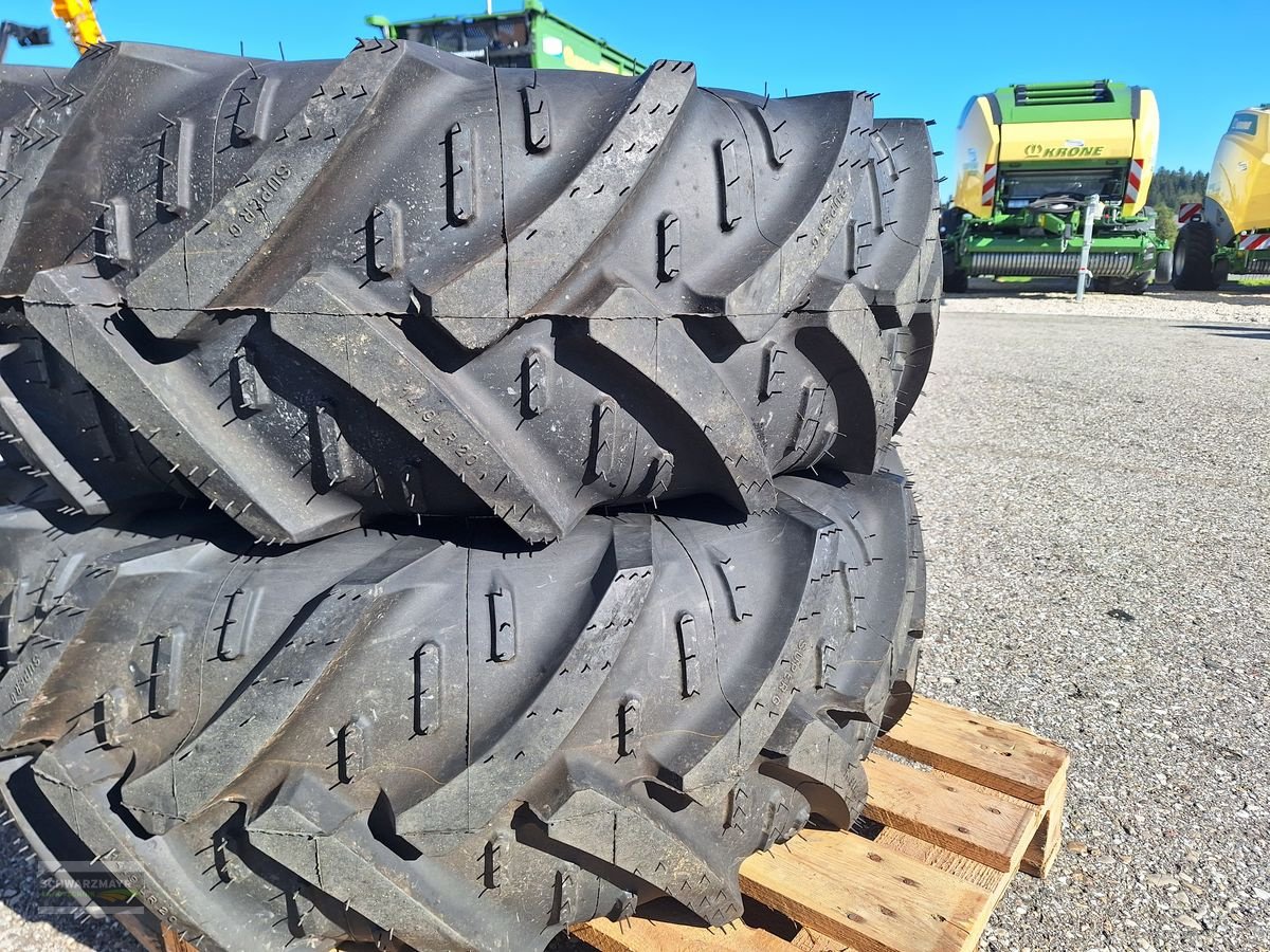 Rad van het type Kleber 420/85R30+375/75R20, Neumaschine in Gampern (Foto 4)