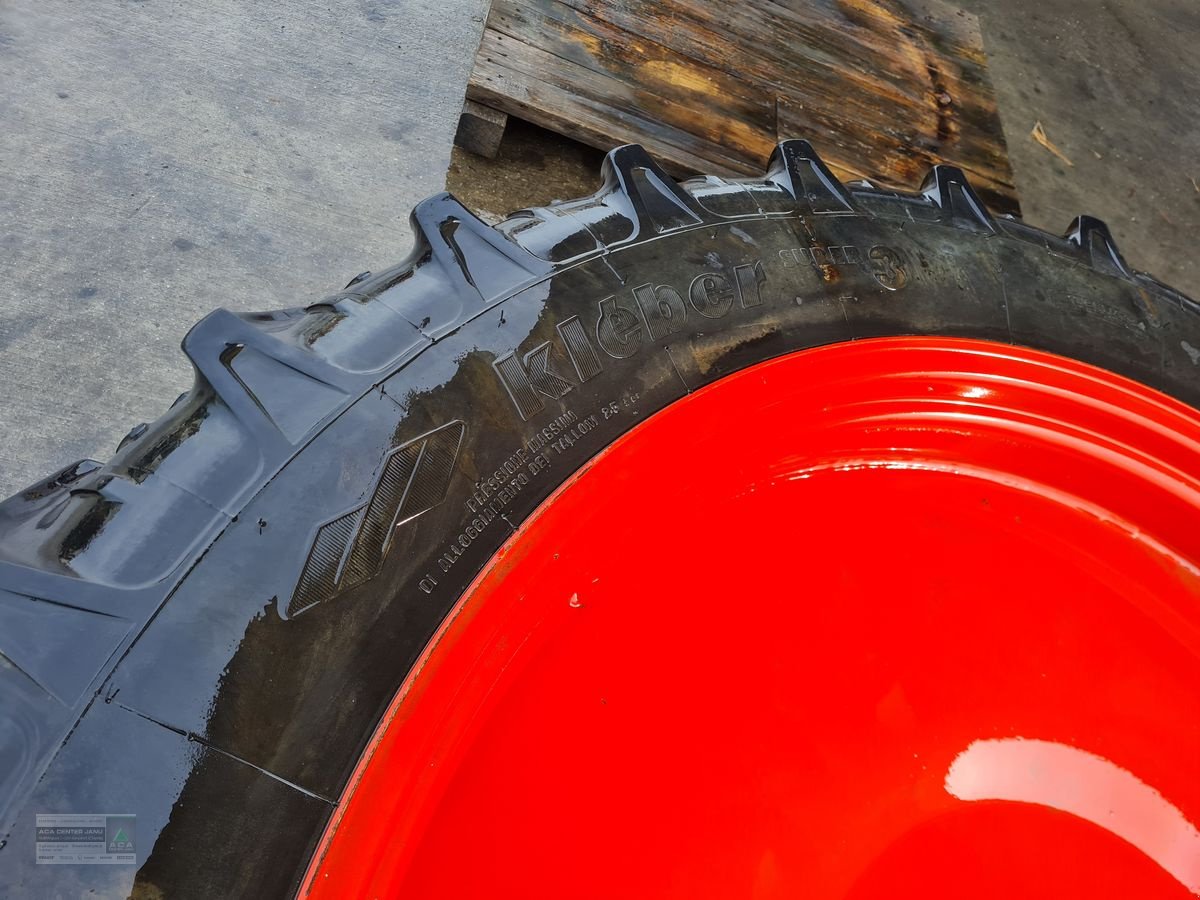 Rad del tipo Kleber Super3 300/95R46 & 270/95R32, Gebrauchtmaschine en Gerasdorf (Imagen 5)