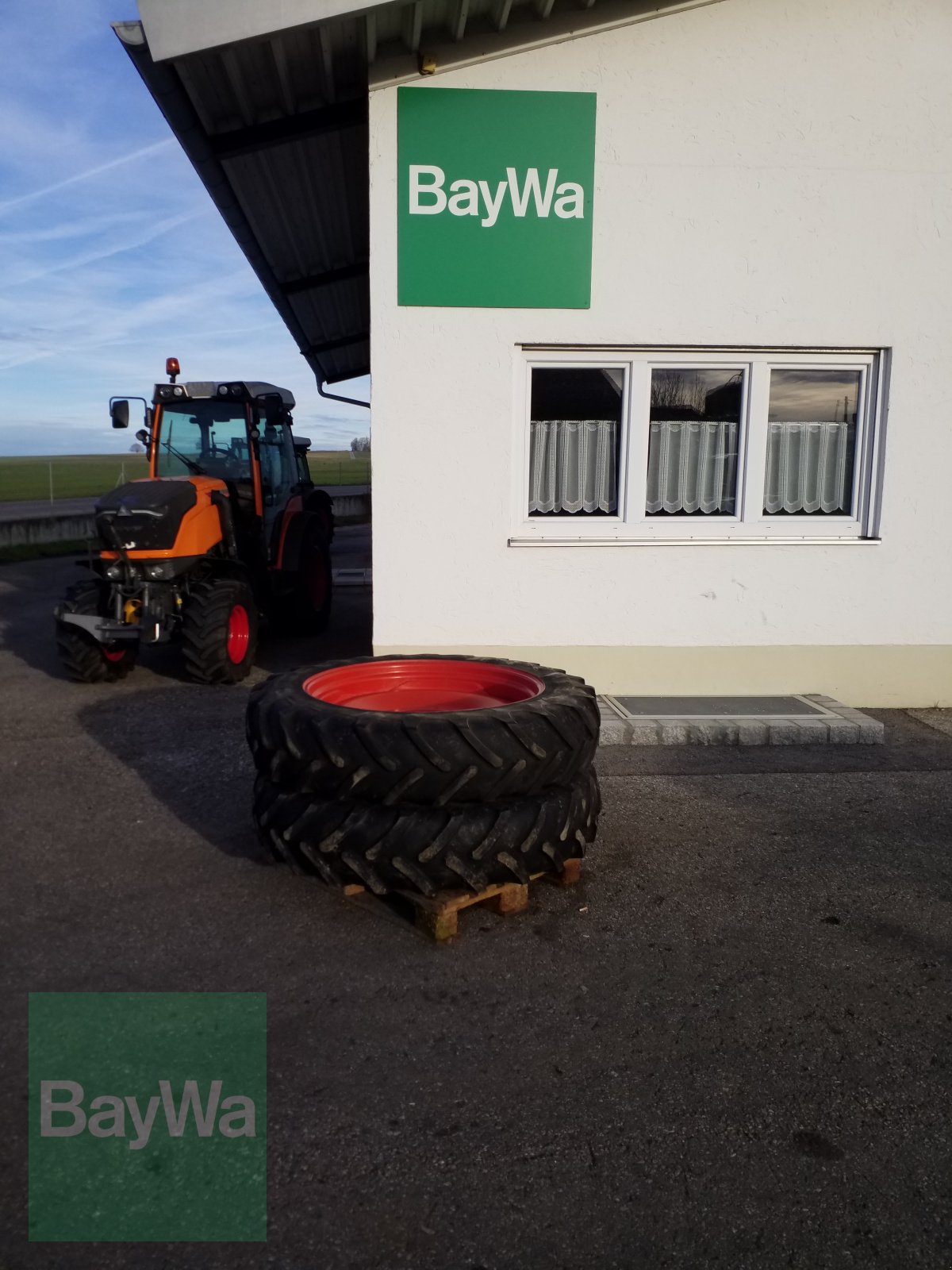 Rad Türe ait Michelin 12.4 R38, Gebrauchtmaschine içinde Schönau b.Tuntenhausen (resim 1)