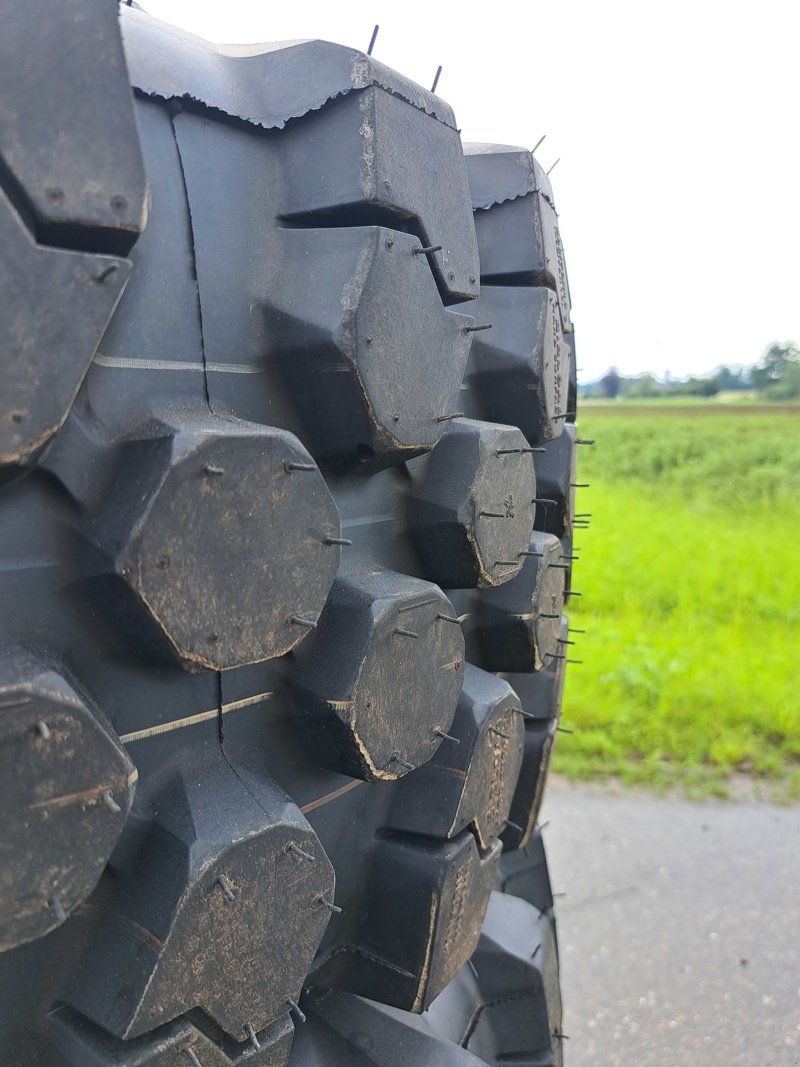 Rad van het type Michelin 400/70R18 Bibload, Neumaschine in Oetwil am See (Foto 6)