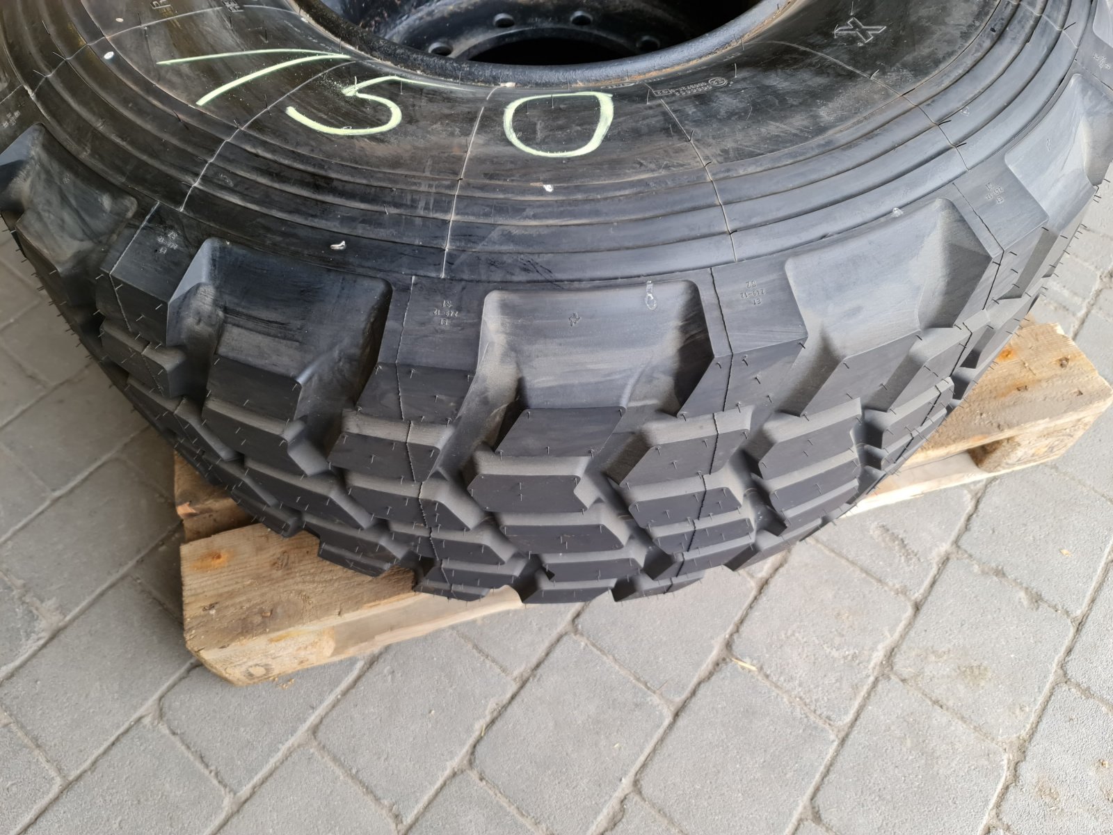 Rad от тип Michelin 525/65 R20.5 XS Reifen mit Felge für Krampe Muldenkipper, Kröger, etc., Gebrauchtmaschine в Großschönbrunn (Снимка 2)