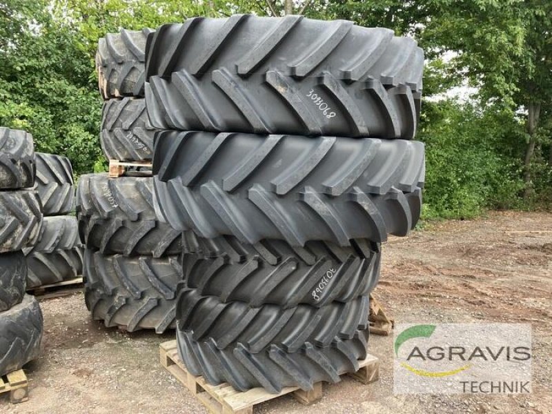 Rad des Typs Michelin VF600/60 R 30, VF 650/65 R 42, Neumaschine in Königslutter (Bild 1)