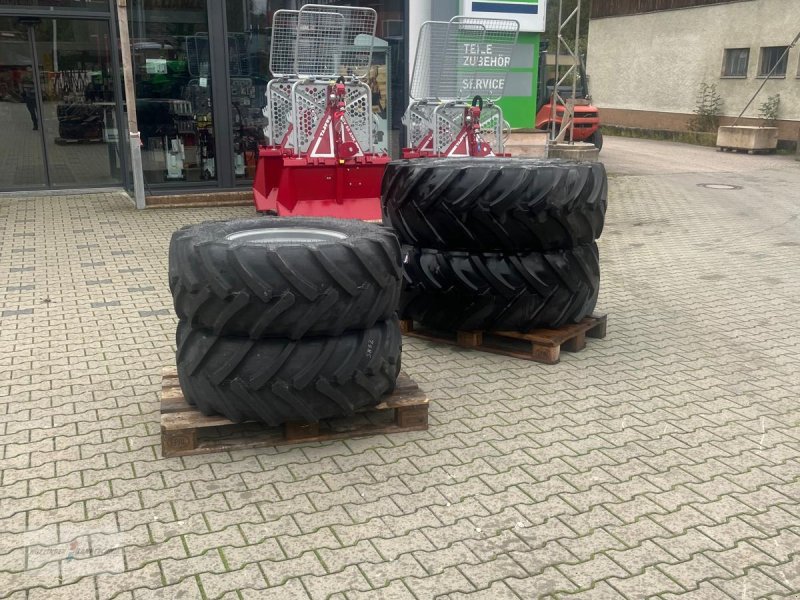 Rad of the type Mitas 405/70R20, Neumaschine in Treuchtlingen