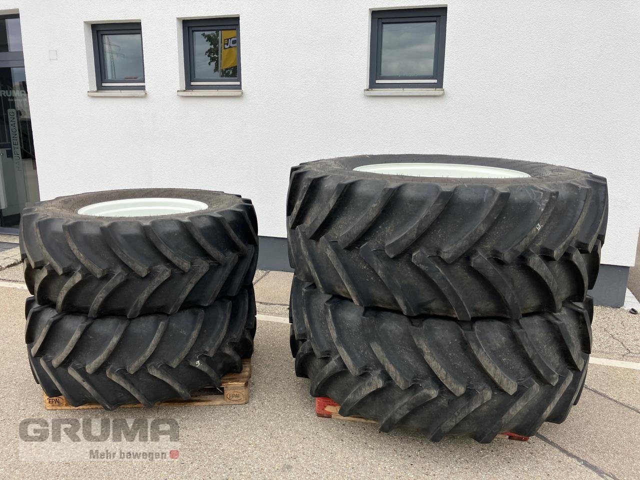 Rad des Typs Mitas 540/65R28 und 650/65R38, Gebrauchtmaschine in Friedberg-Derching (Bild 1)