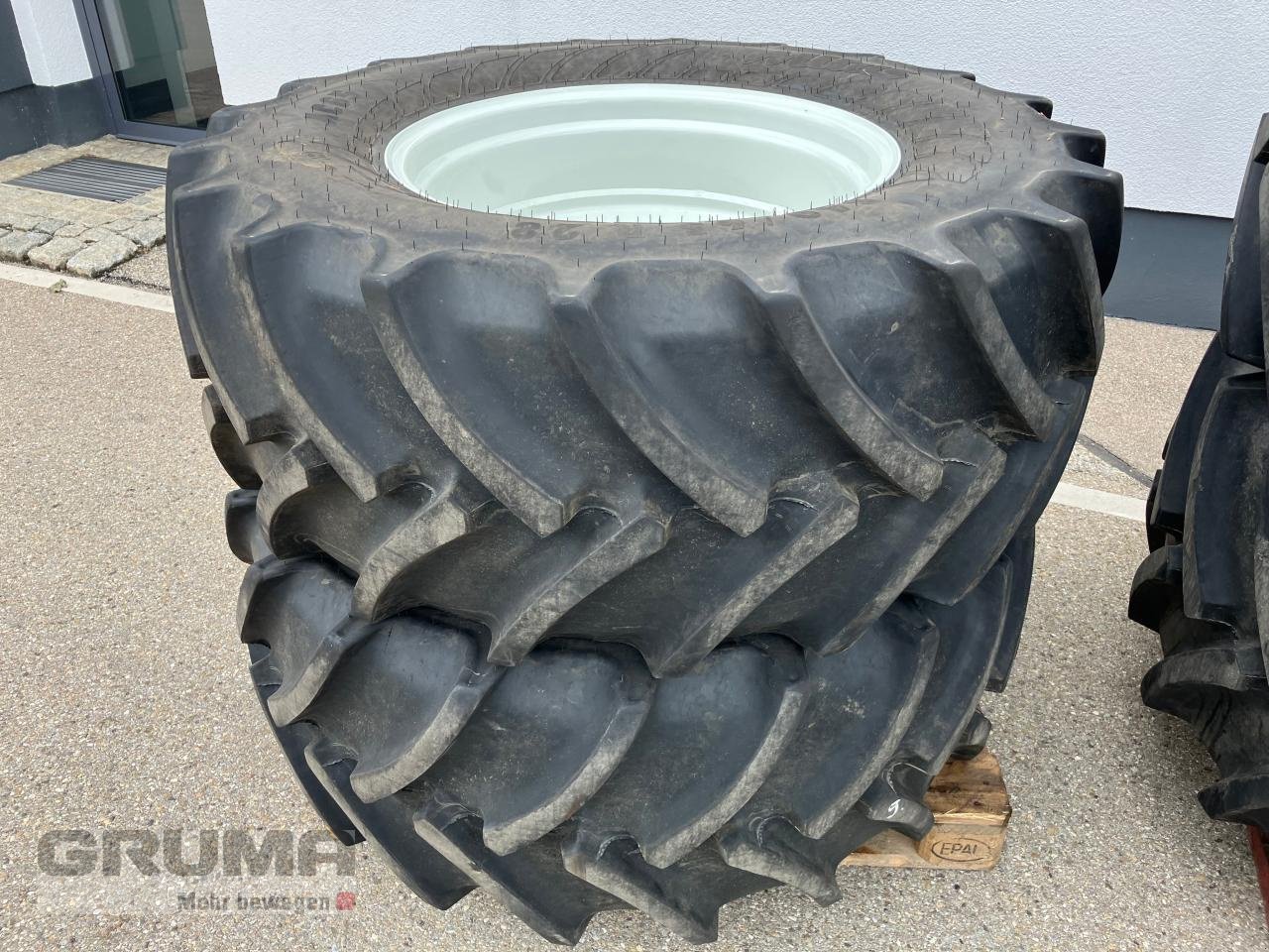 Rad des Typs Mitas 540/65R28 und 650/65R38, Gebrauchtmaschine in Friedberg-Derching (Bild 2)