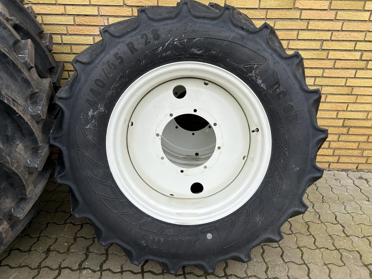 Rad of the type New Holland 440/65R28+540/65R38, Gebrauchtmaschine in Give (Picture 4)