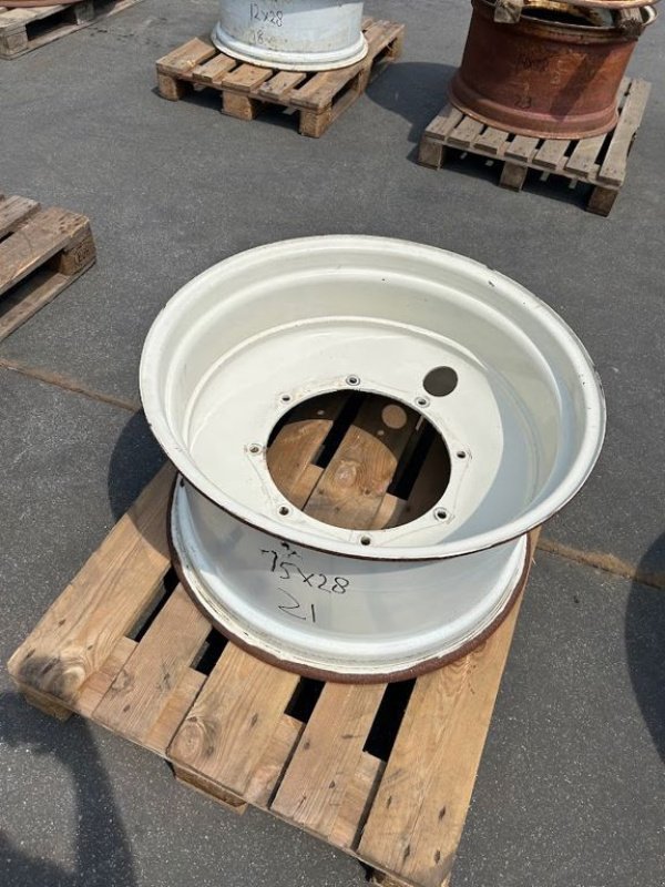 Rad от тип New Holland velg 15 x 28, Gebrauchtmaschine в Bladel (Снимка 2)