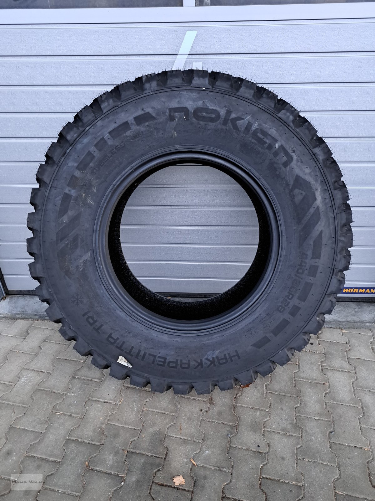 Rad of the type Nokian 440/80 R28 Hakkapeliitta TRI, M&S, Neumaschine in Antdorf (Picture 1)