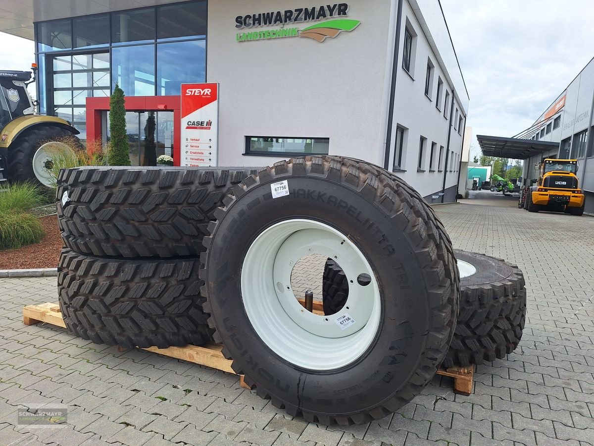 Rad van het type Nokian 650/65R42+540/65R30, Neumaschine in Aurolzmünster (Foto 1)